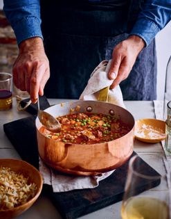 Beef stew with green peas (Bazela bil roz)