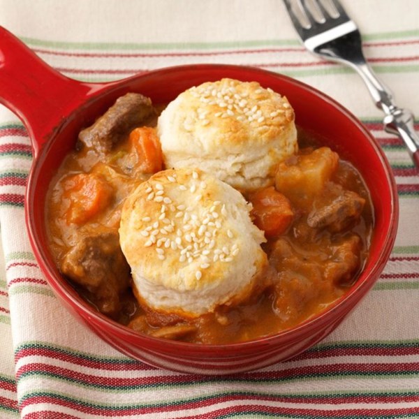 Beef stew with sesame seed biscuits