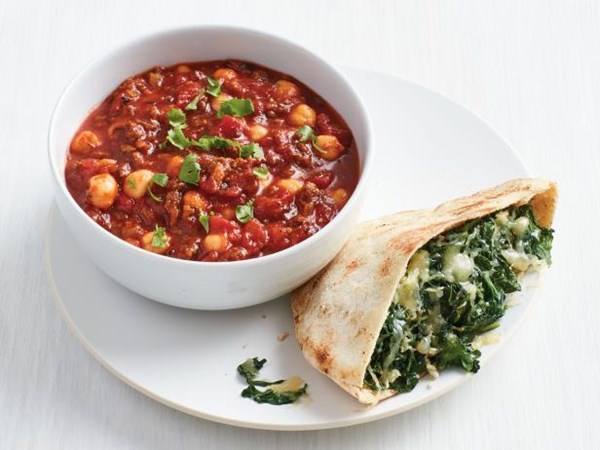 Beef stew with spinach pitas