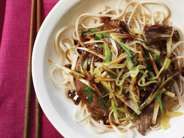 Beef stir-fry with fresh and pickled ginger