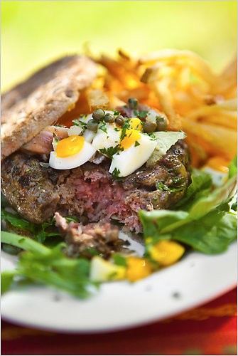 Beef tartare burger