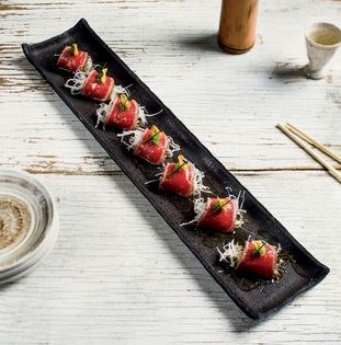 Beef tataki, ginger ponzu, garlic chips
