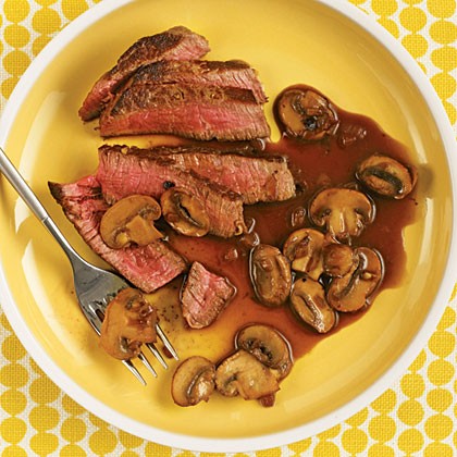 Beef tenderloin with mushroom-red wine sauce
