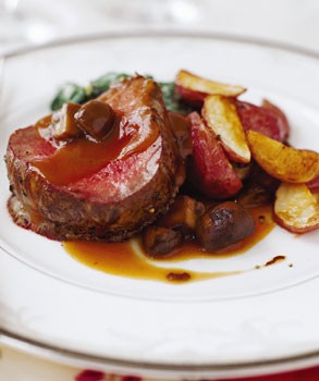 Beef tenderloin with mushrooms and Espagnole sauce