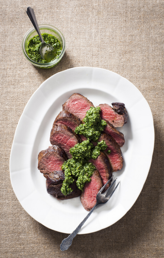 Beef tenderloin with parsley pesto (Filetto al pesto prezzemolato)