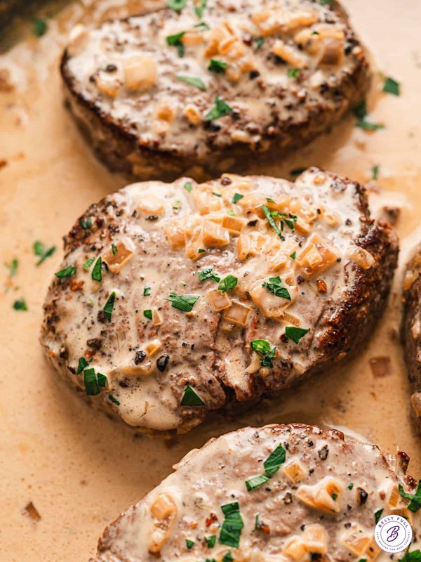Beef tenderloin with pepper cream sauce