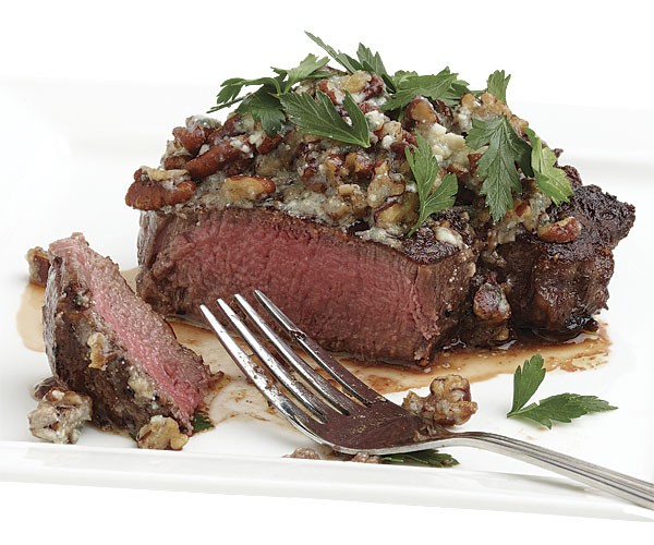 Beef tenderloin with Roquefort-pecan butter