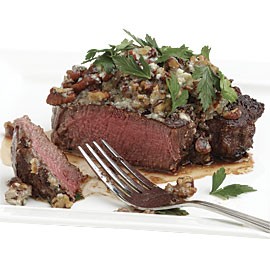 Beef tenderloin with Roquefort-pecan butter