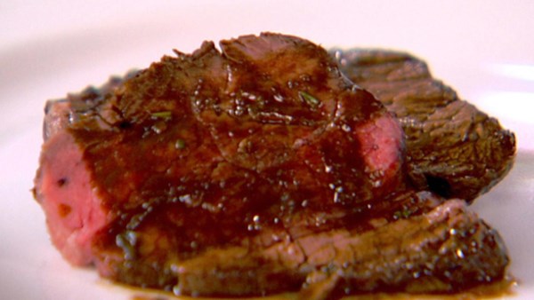 Beef tenderloin with rosemary and chocolate