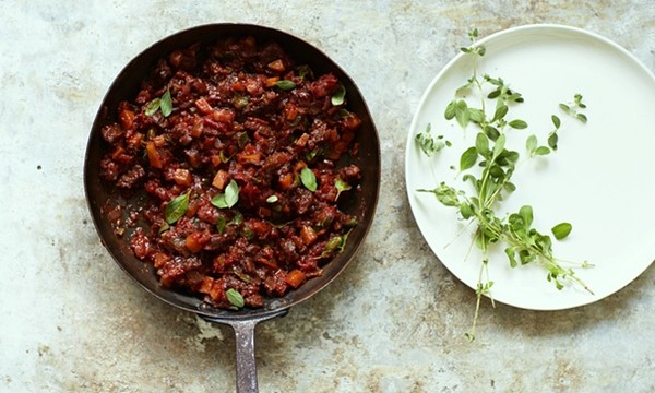 Beef, tomato and marjoram ragu 