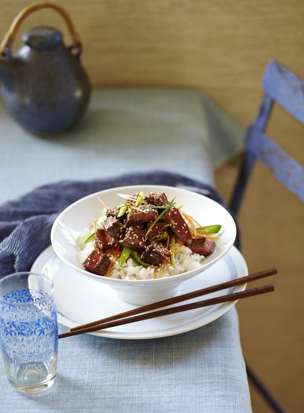 Beef with Chinese plum sauce and rice