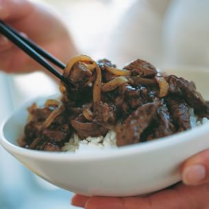 Beef with ginger and caramelized onions