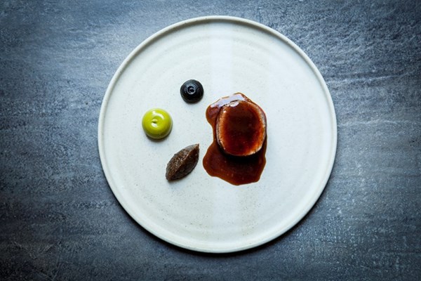  Beef with lovage, onions and black garlic