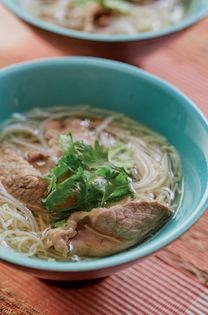 Beef with rice stick noodle soup