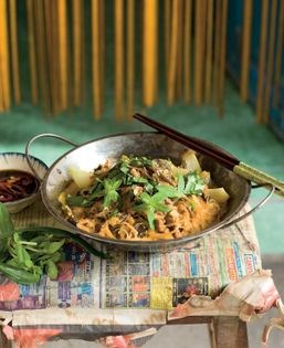 Beef wok-tossed with glass noodles and curry powder (Bò xào lăn)
