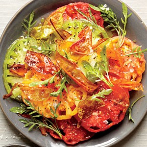 Beefsteak tomato salad with fried tomato skins