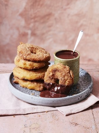 Beer & cardamom apple fritters