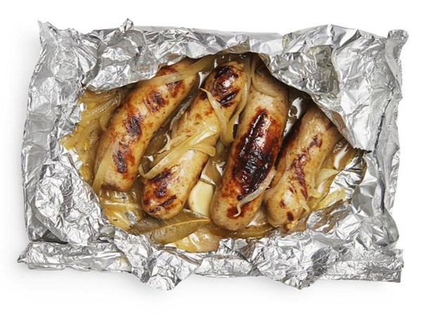 Beer-braised bratwurst 