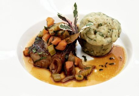 Beer-braised oxtails (Beer-braised oxtail with deep-fried oyster fritter)