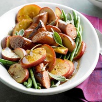 Beer-glazed sausage and apples