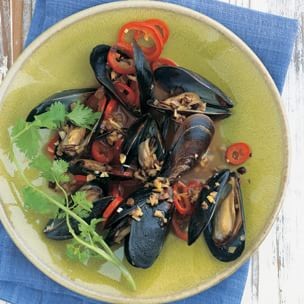 Beer-steamed mussels with salted black beans