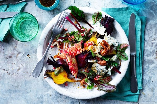 Beet & pomegranate salad with maple candied pecans
