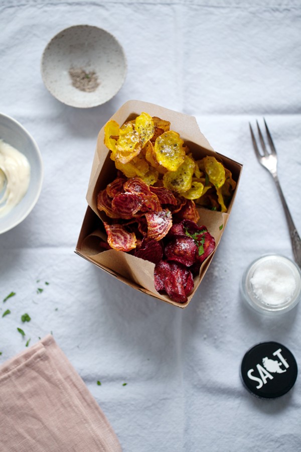 Beet chips with aioli