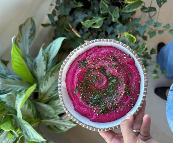 Beet hummus