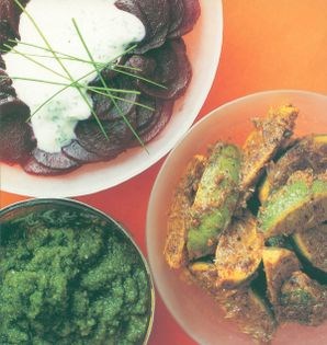 Beet raita