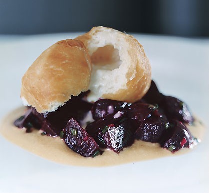 Beet salad with almond butter and Gorgonzola bomboloni