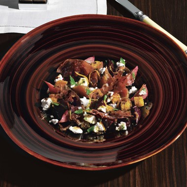 Beet salad with cornbread croutons and country ham