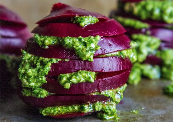 Beet salad with parsley-pumpkin seed pesto and fresh mint
