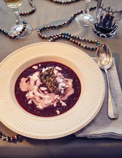 Beet soup with Port, goat cheese & seed crunch bar