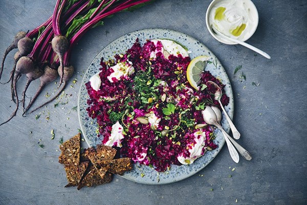 Beet tartare with sesame labneh