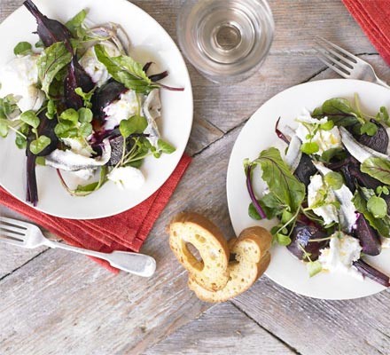 Beetroot & mozzarella salad with maple dressing
