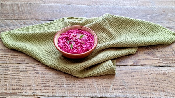 Beetroot & yoghurt dip (Boorani-yeh laboo)
