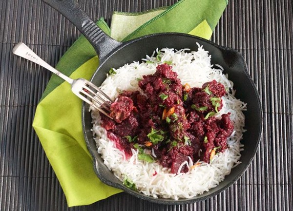 Beetroot and beef curry with cinnamon and black cardamom (Chaukandar gosht)