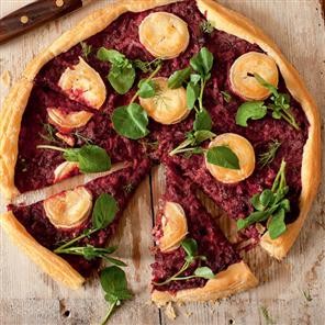 Beetroot and goat's cheese tart