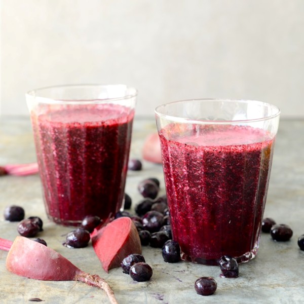 Beetroot, apple & berry smoothie