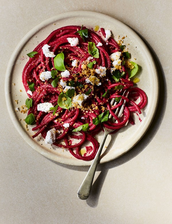 Beetroot bucatini