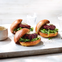 Beetroot burgers with mustard mayo