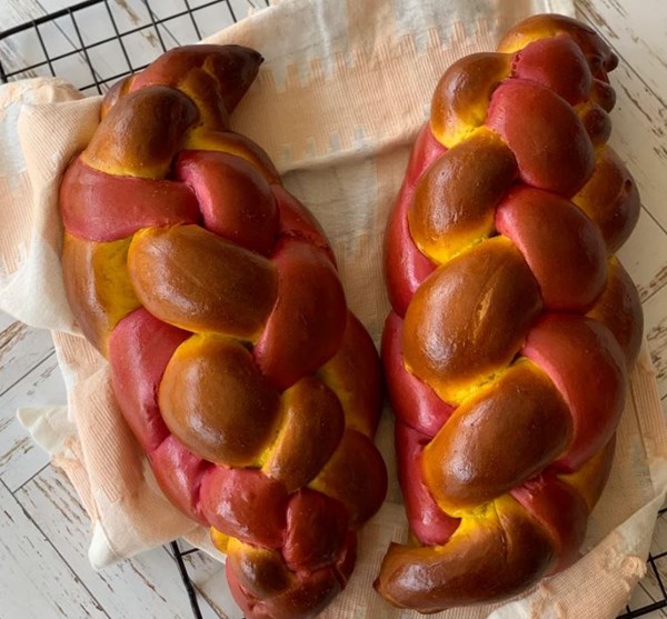 Beetroot challah