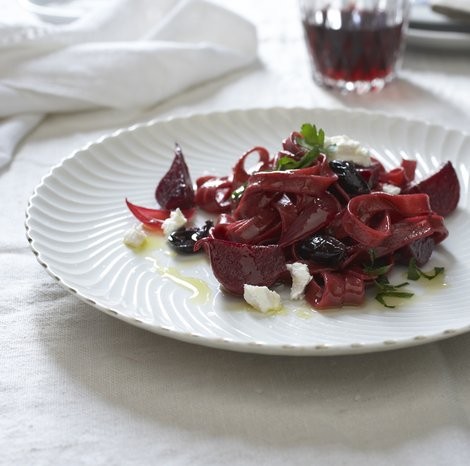 Beetroot fettuccine with black olives & fresh goat's cheese (Fettuccine di barbabietole con olive nere)
