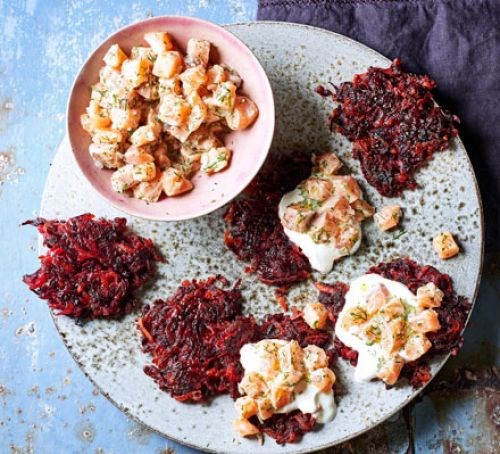 Beetroot fritters with soured cream & salmon tartare