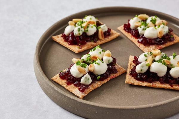  Beetroot, goat's cheese and pine nut crispbreads