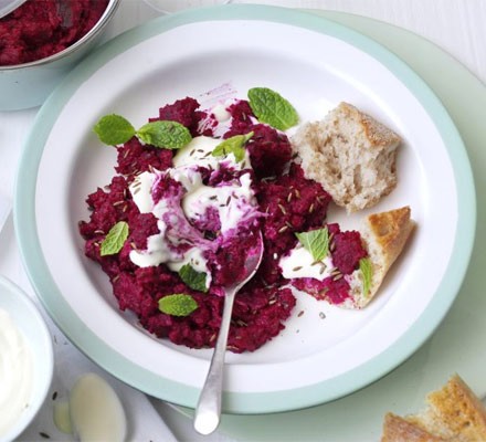 Beetroot houmous