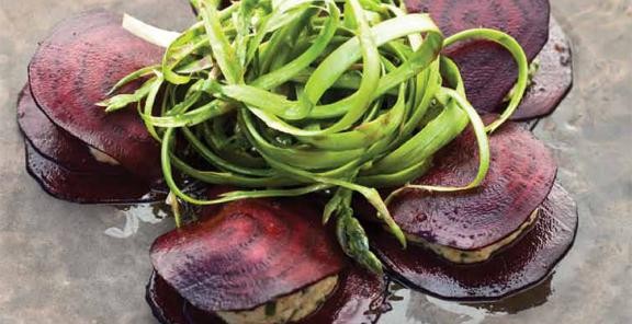Beetroot ravioli with cashew cream cheese