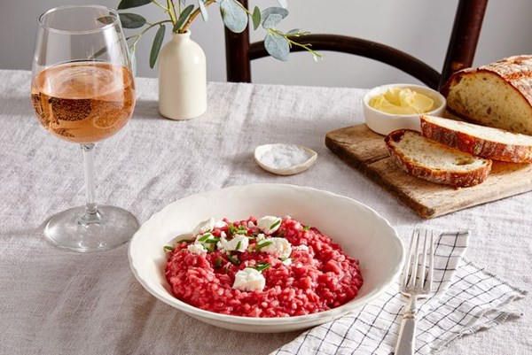 Beetroot risotto with goat cheese 