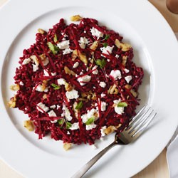 Beetroot risotto with goat's cheese and walnuts