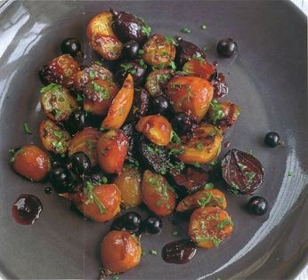 Beetroot salad with blackcurrants
